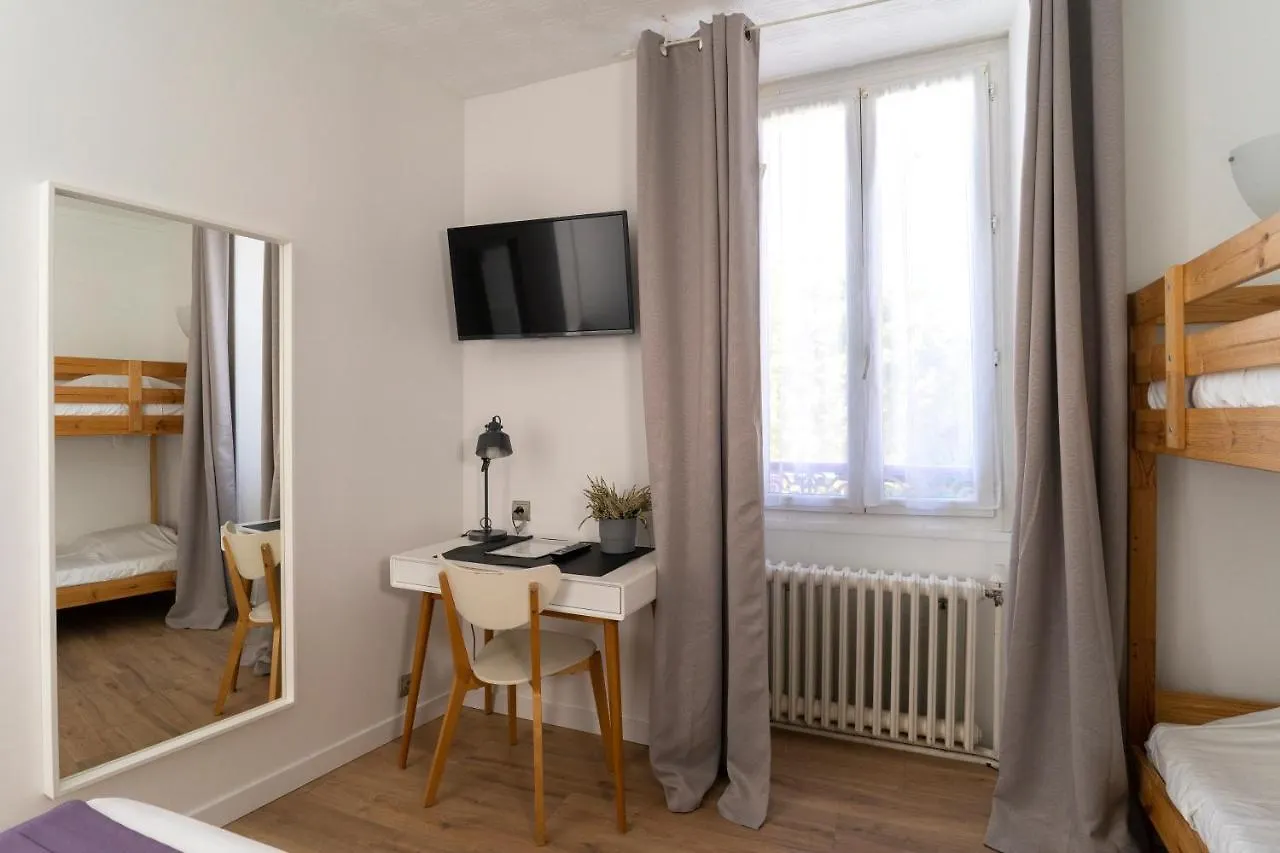 Hotel Du Midi Domène 2*,